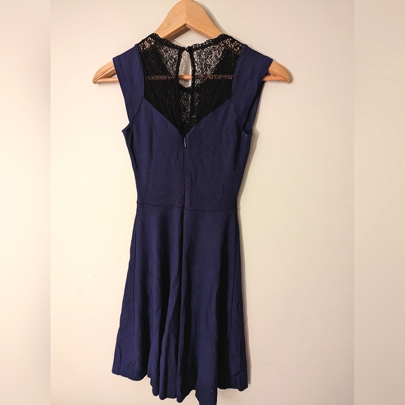 French connection purple dress with black lace - Picture 3 of 5